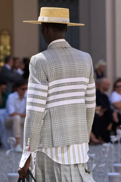 Look 27